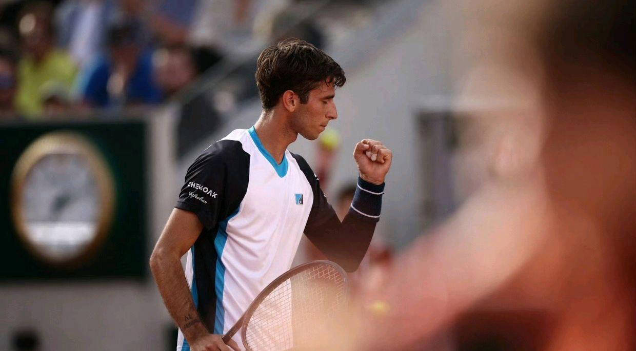 意大利网球队绝地反击日本网球队,西西帕斯送出助攻 意大利网球队绝地反击日本网球队,西西帕斯送出助攻