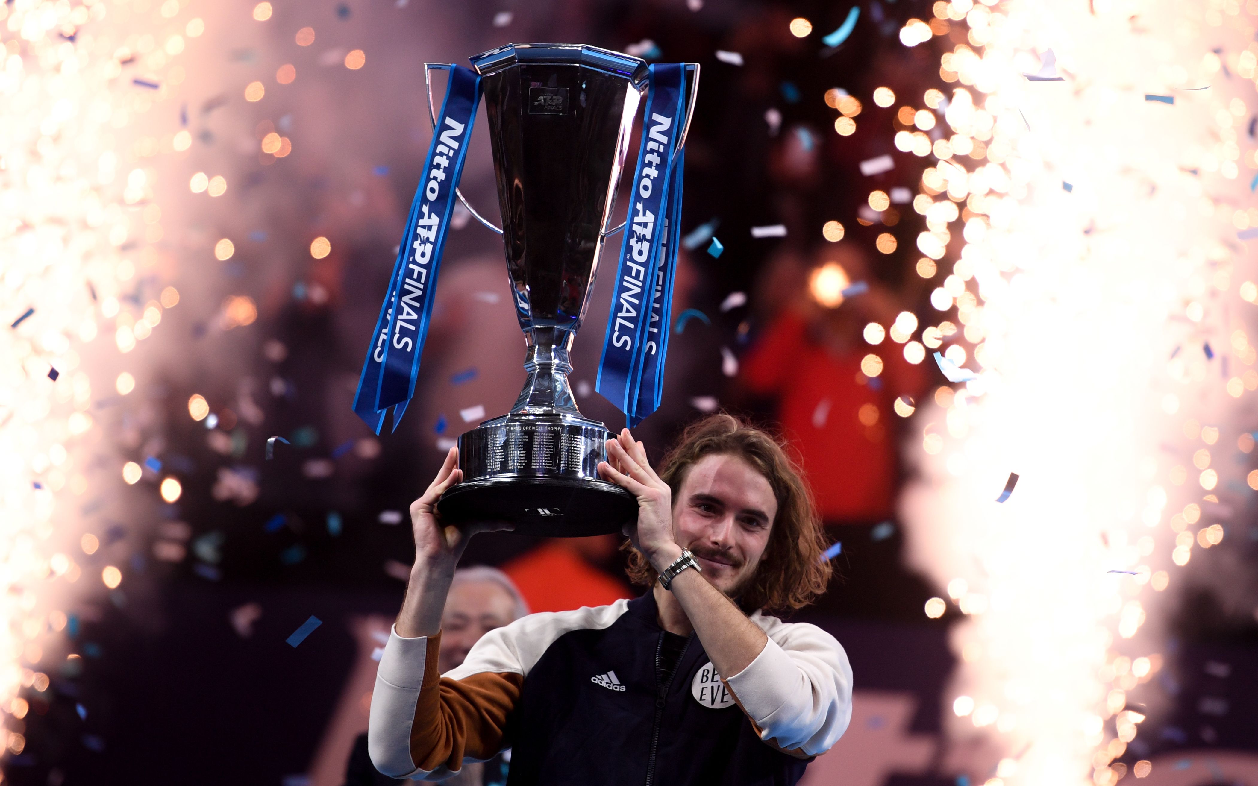 西班牙网球队血洗欧洲网球队，西西帕斯统治全场的简单介绍