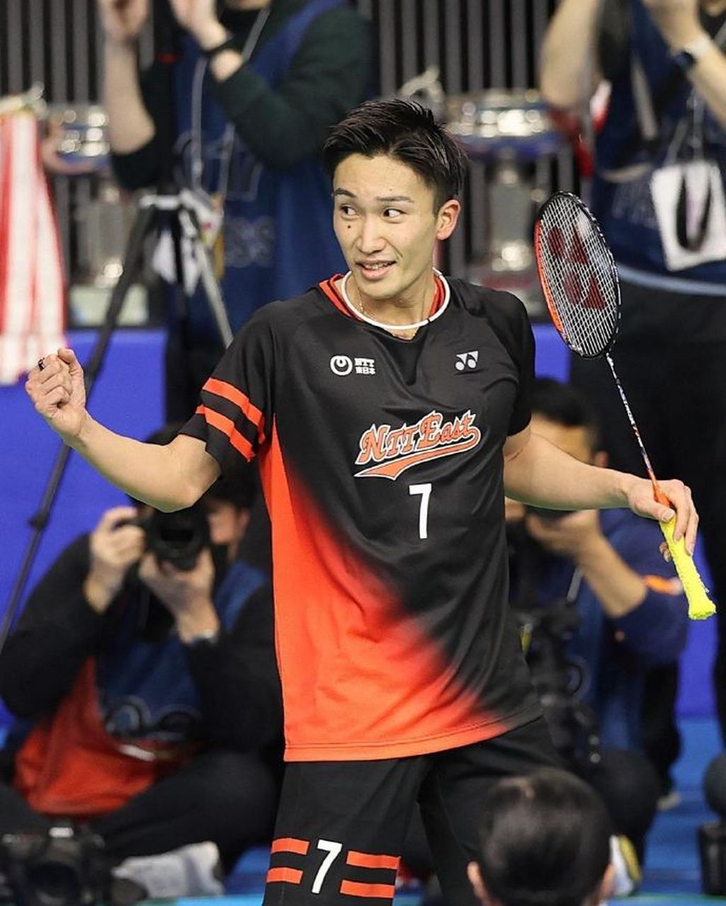 关于法国羽毛球队翻盘马来西亚羽毛球队，桃田贤斗制霸全场的信息