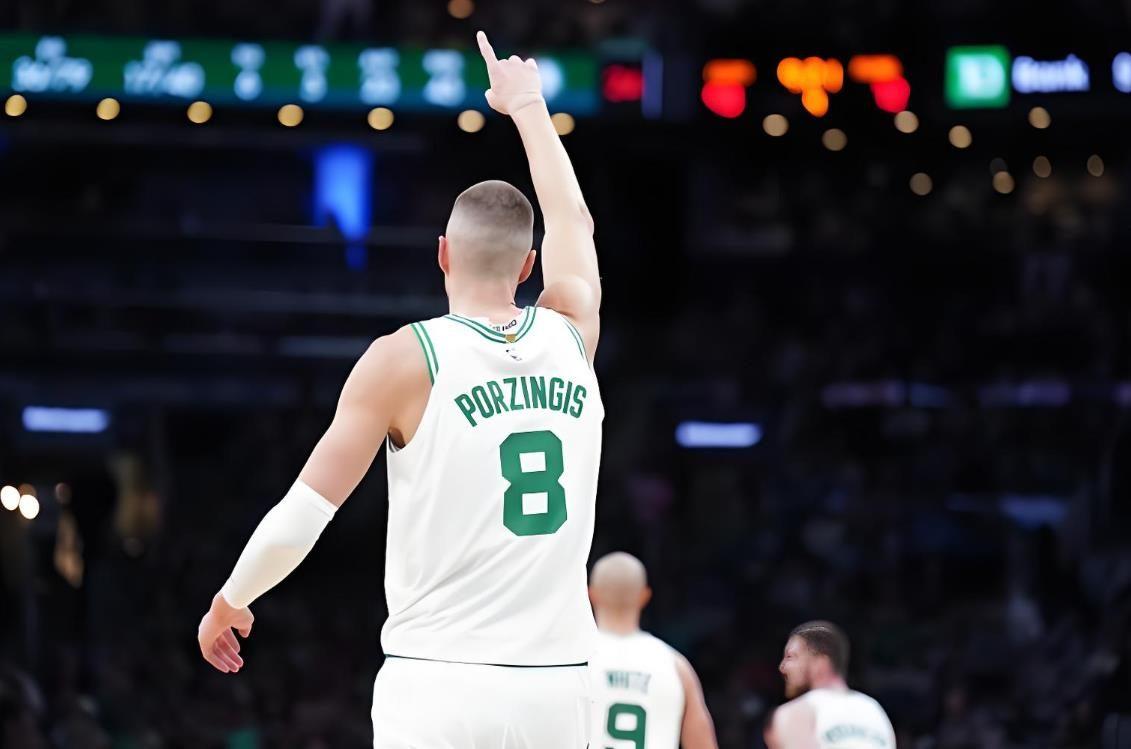 湖人B队横扫凯尔特人，福克斯绝境逆转