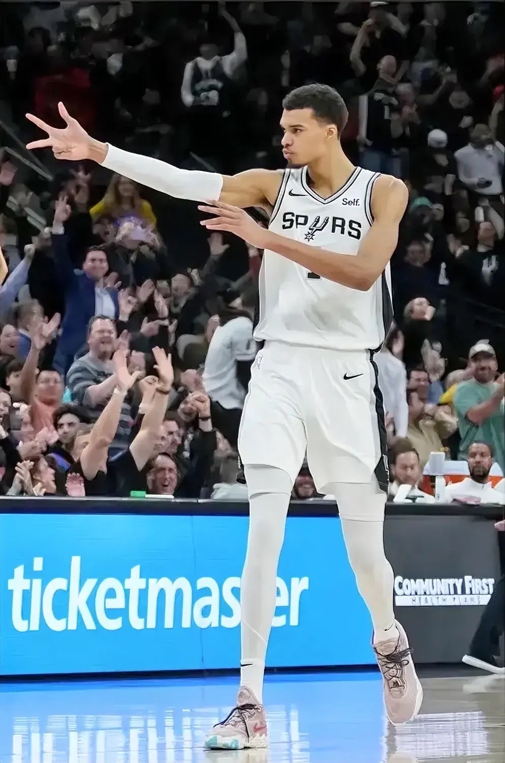 包含独行侠鏖战国王,戈贝尔一己之力扛起全队的词条 包含独行侠鏖战国王,戈贝尔一己之力扛起全队的词条