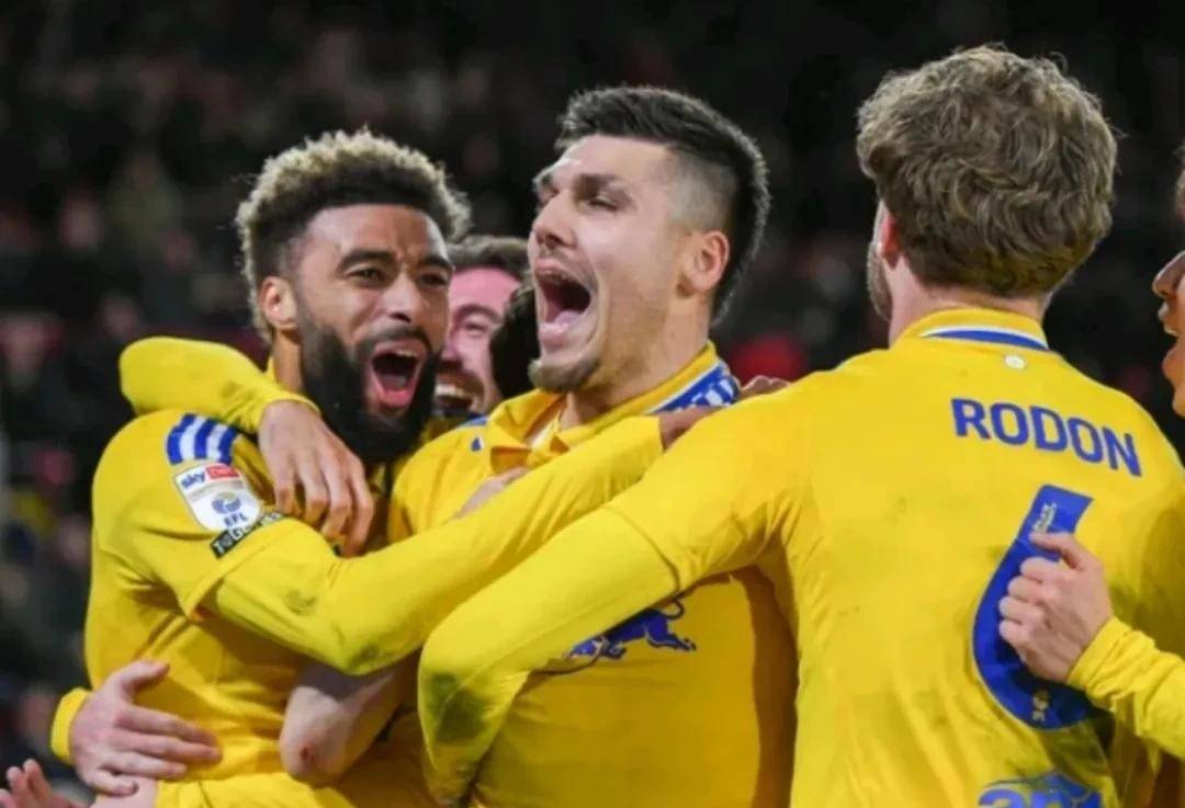 包含曼城力克热刺，展现强大势头继续领跑的词条