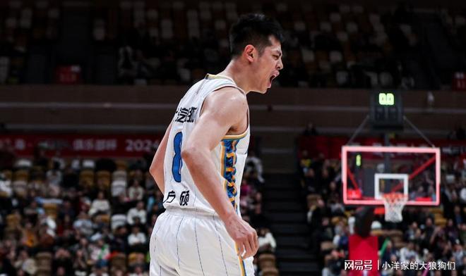 经验老道球员发挥稳定，场上指挥有序掌控比赛的简单介绍