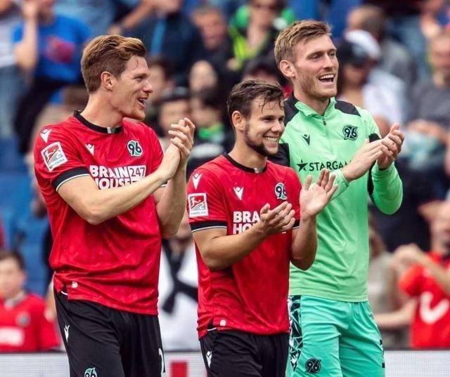 汉堡联队主场告捷,稳固积分榜位置的简单介绍 汉堡联队主场告捷,稳固积分榜位置的简单介绍