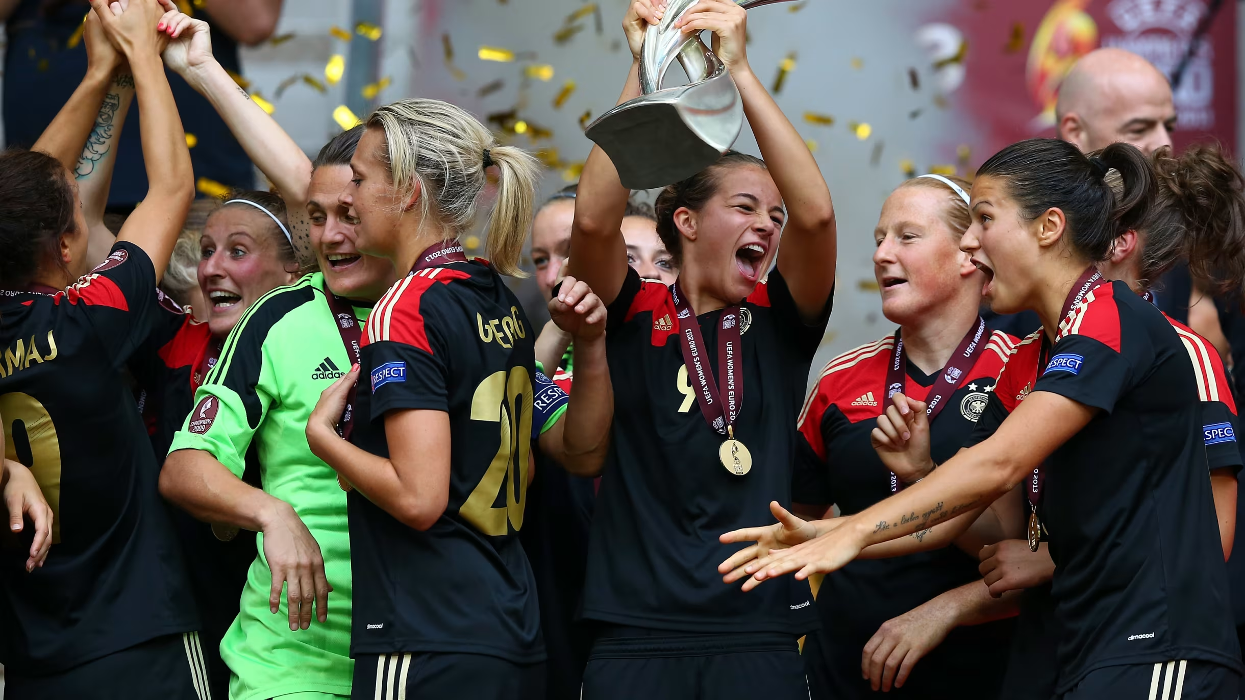 女足赛事中心，球队阵容整容引争议的简单介绍