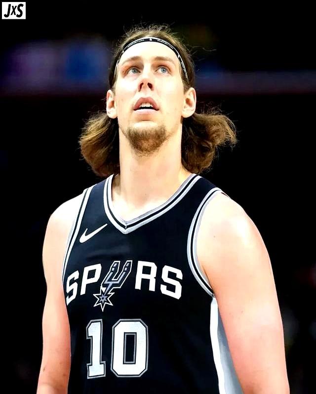 关于马刺老将受伤，恐怕将缺席一段时间的信息