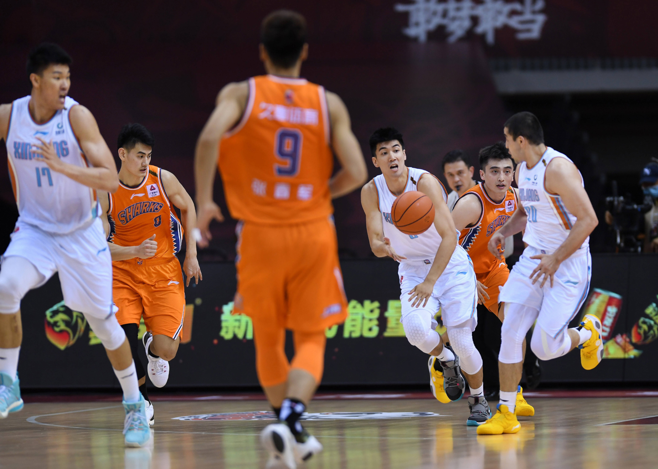 新疆队防守稳固，全力备战下一场比赛的简单介绍