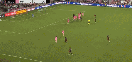 包含欧预赛热点话题：球员动态，转会传闻的词条