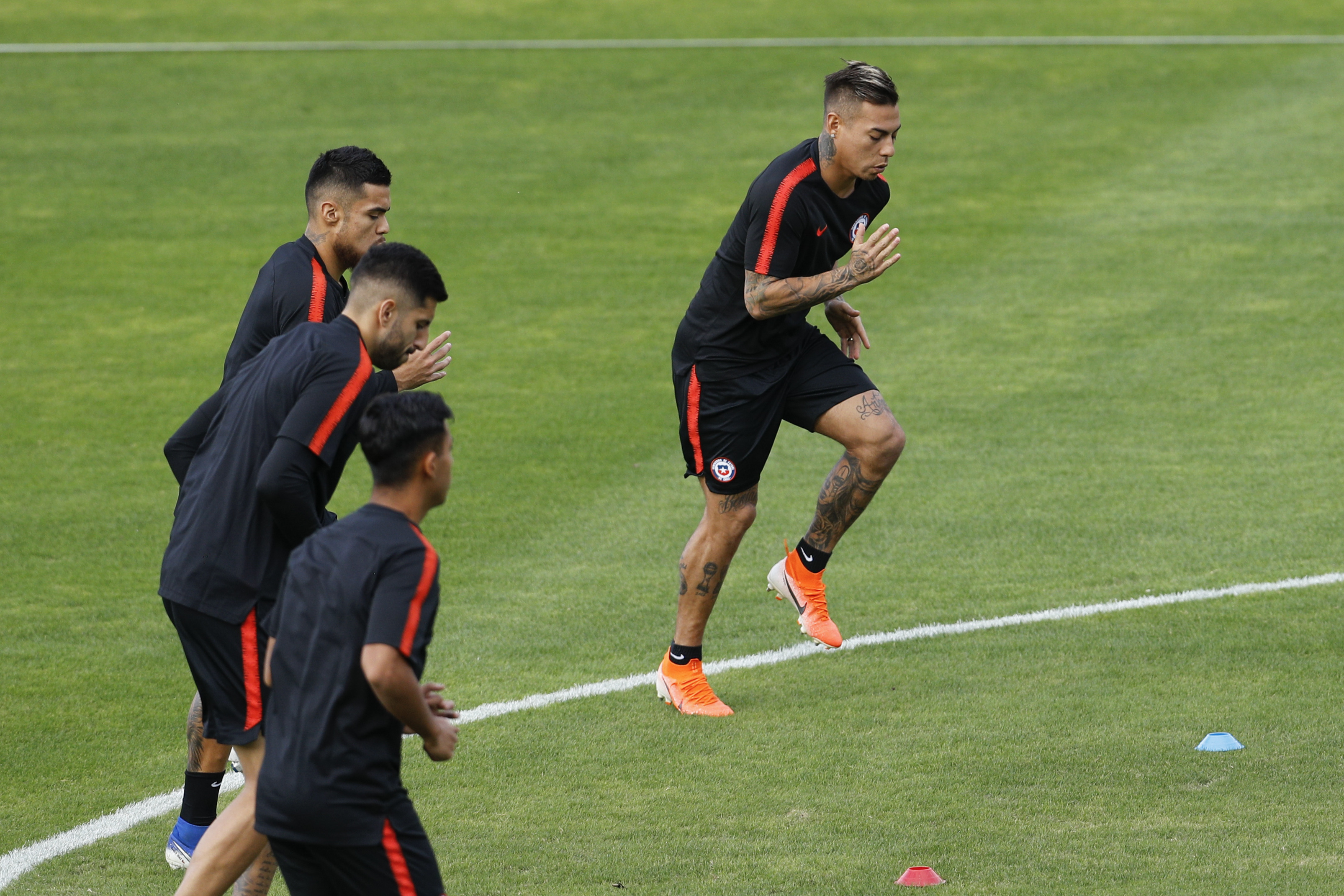 智利队在亚洲足球联赛中表现亮眼