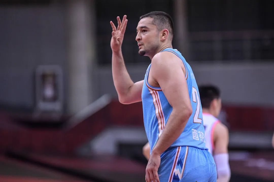 激烈对抗带来乐透抽签权，球队为之激动的简单介绍