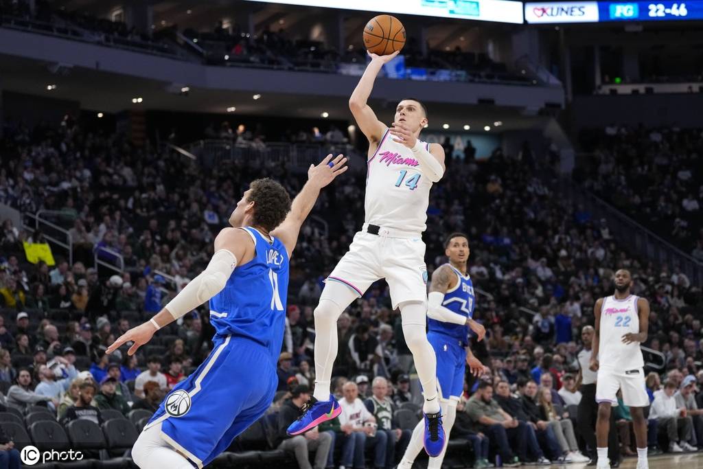 包含雄鹿全队高效攻防，取得四连胜的词条