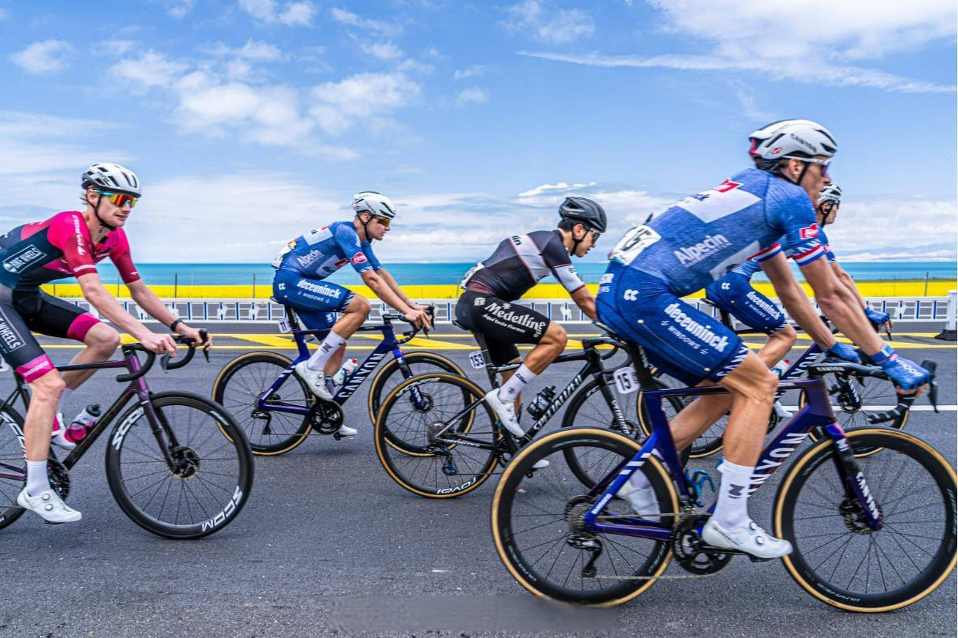 开云体育入口-男子自行车赛：法国选手速度惊人，获胜