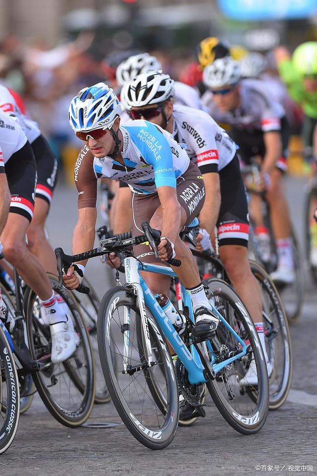 男子自行车赛：法国选手速度惊人，获胜