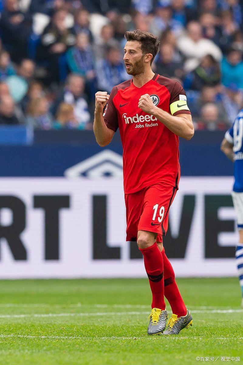 包含勒沃库森客场击败法兰克福，豪取客场三分的词条