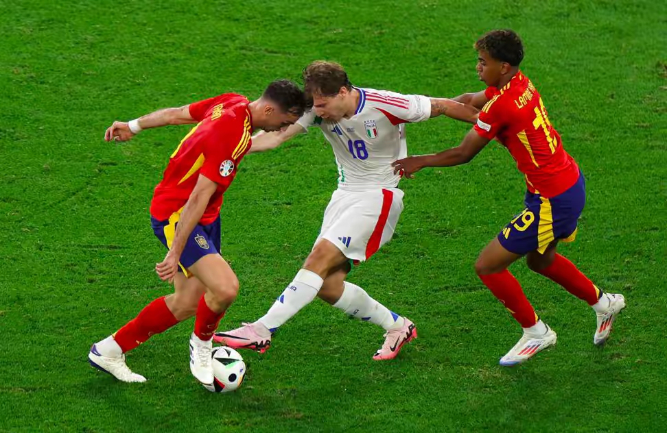 意大利在紧张比赛中战胜了葡萄牙