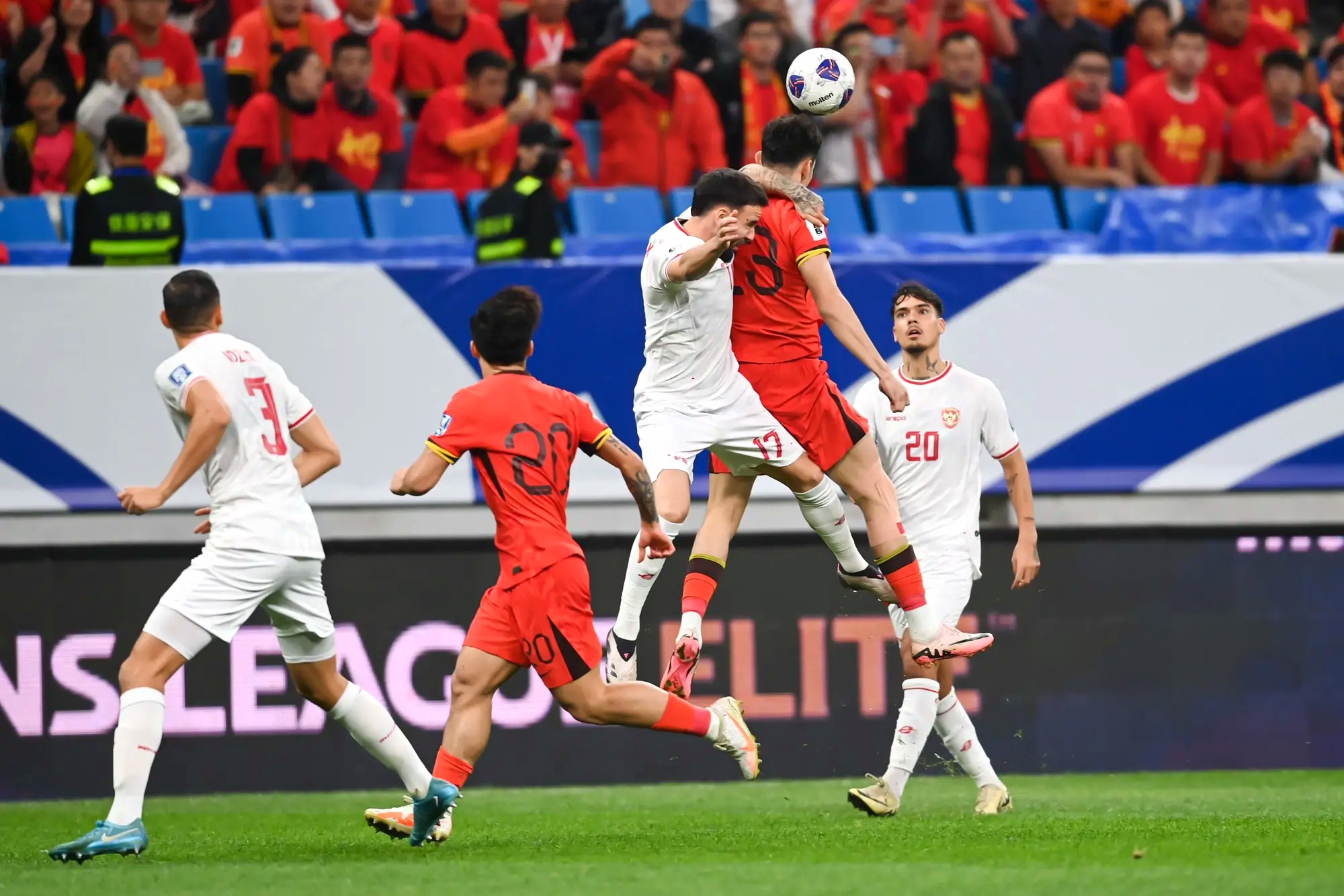 马竞中卫脚下技术高超,助球队获胜 马竞中卫脚下技术高超,助球队获胜