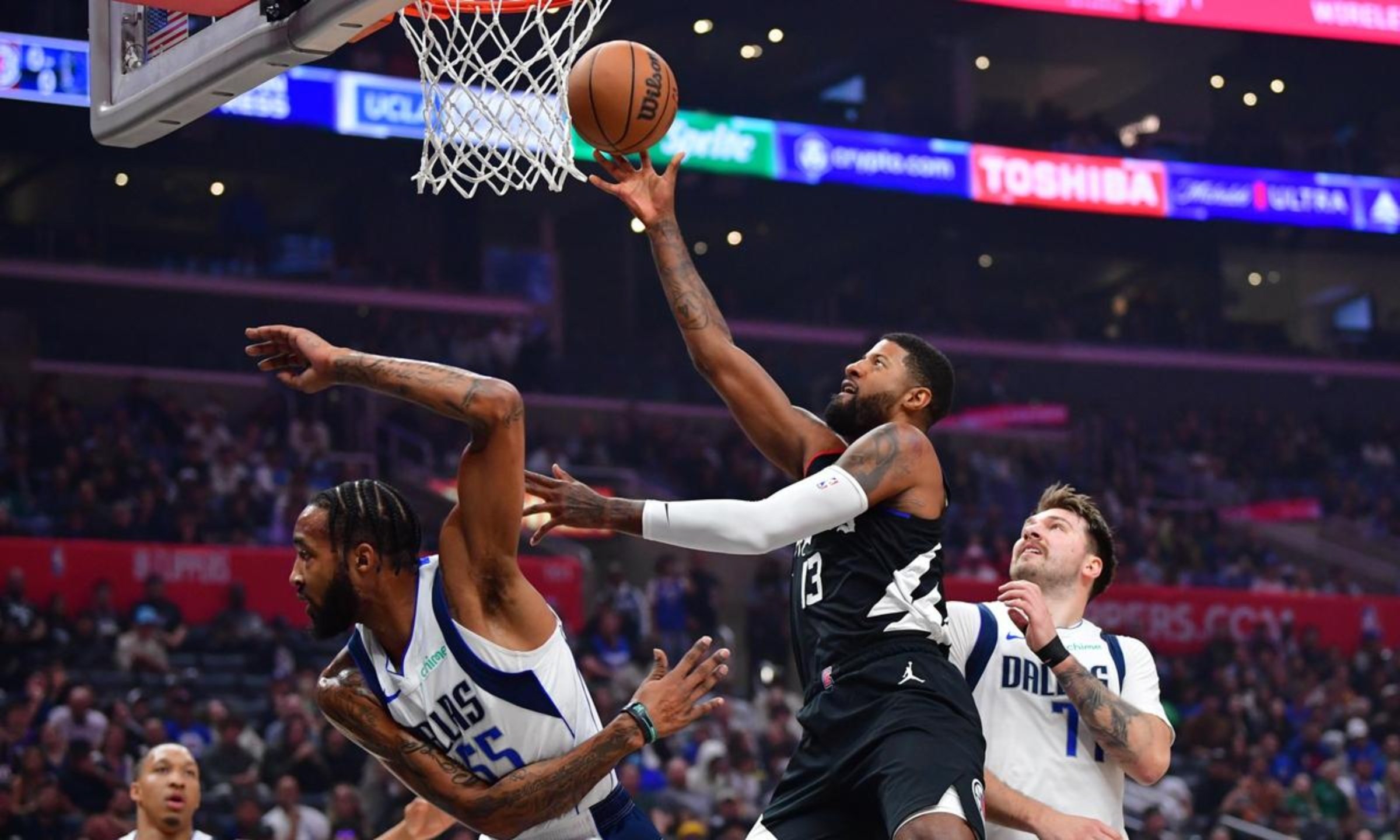 独行侠逆转北京队,伦纳德扛起全队 独行侠逆转北京队,伦纳德扛起全队