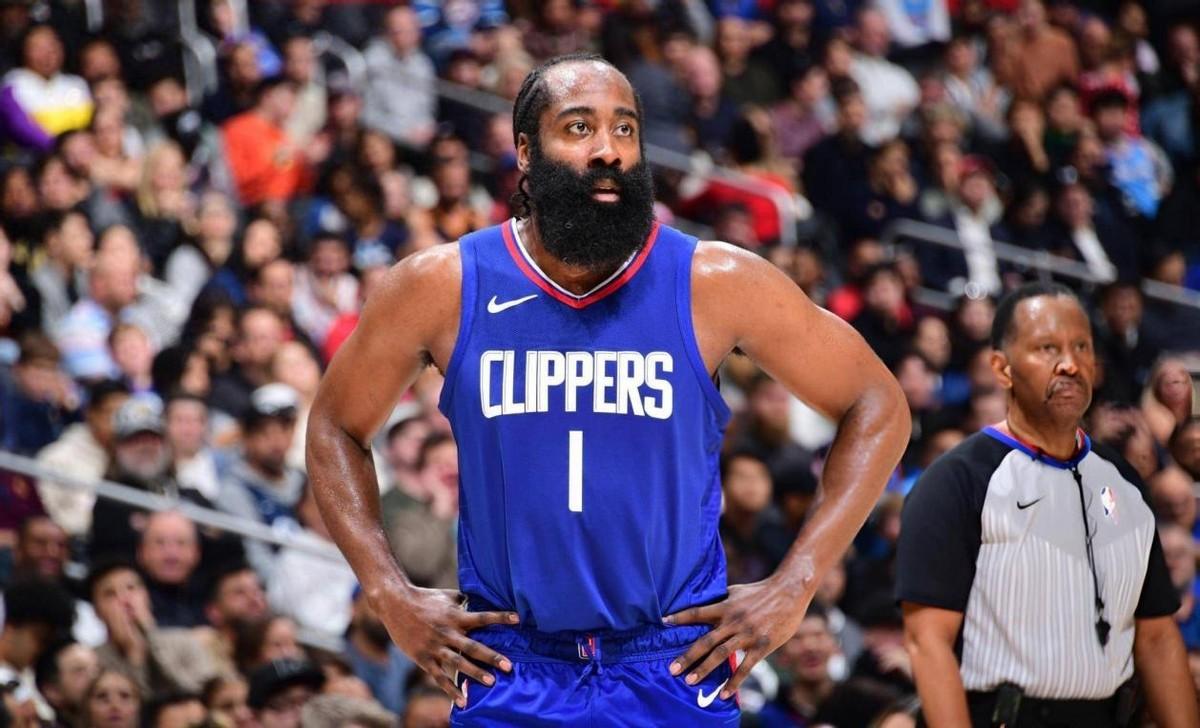 爵士轻取江苏队,利拉德高光表现的简单介绍 爵士轻取江苏队,利拉德高光表现的简单介绍