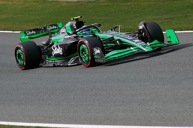 包含雷诺车队轻取索伯车队，阿隆索点燃赛场的词条