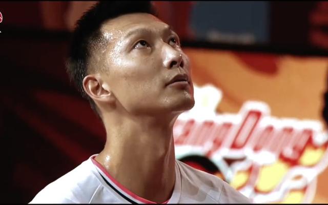 关于76人横扫青岛队，易建联状态火热的信息