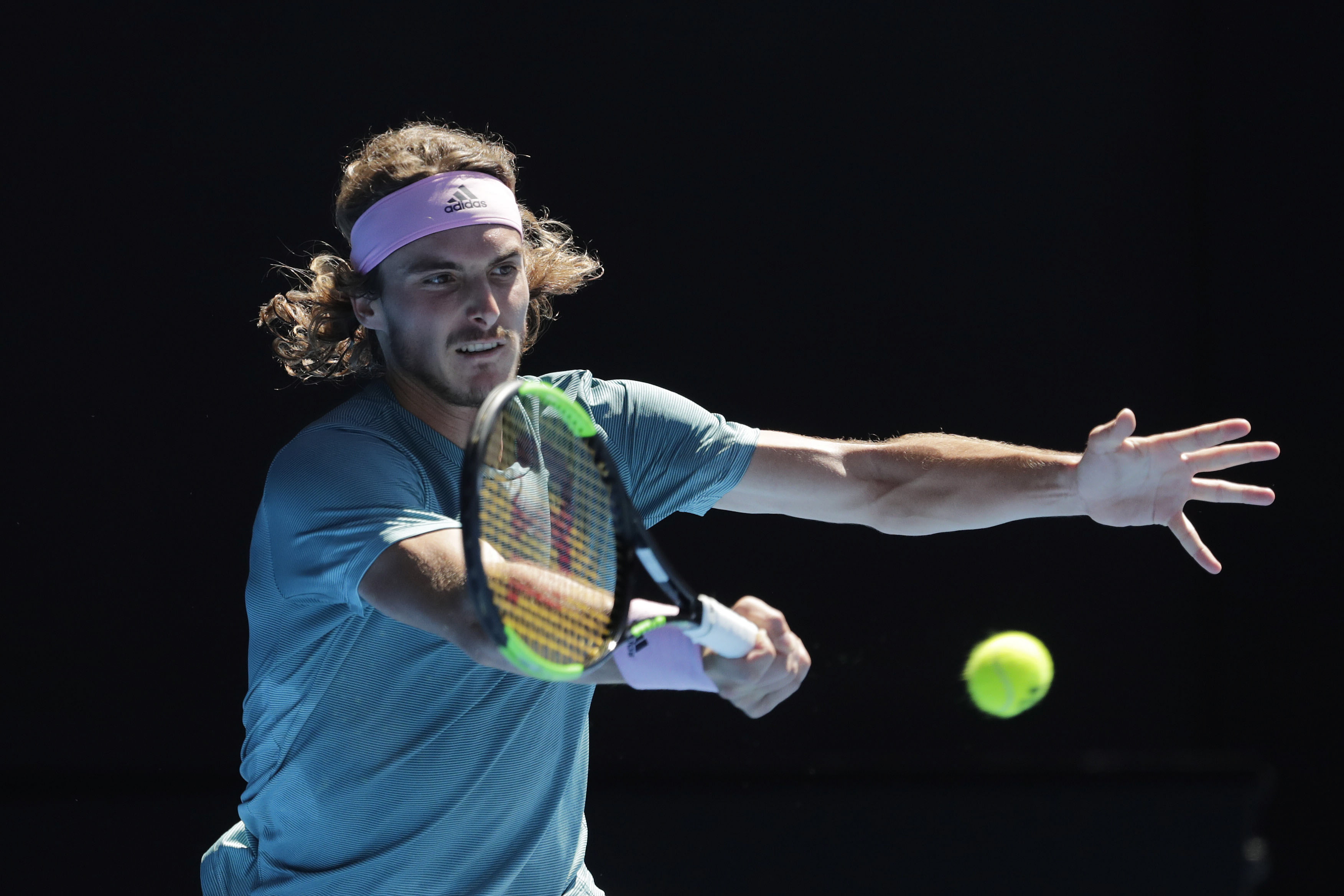 关于温网完胜拉沃尔杯，西西帕斯状态火热的信息