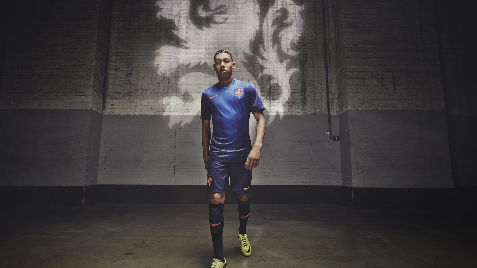 当神话照进现实，从希腊足球完胜乌拉圭到基耶萨的F1赛道争冠启示